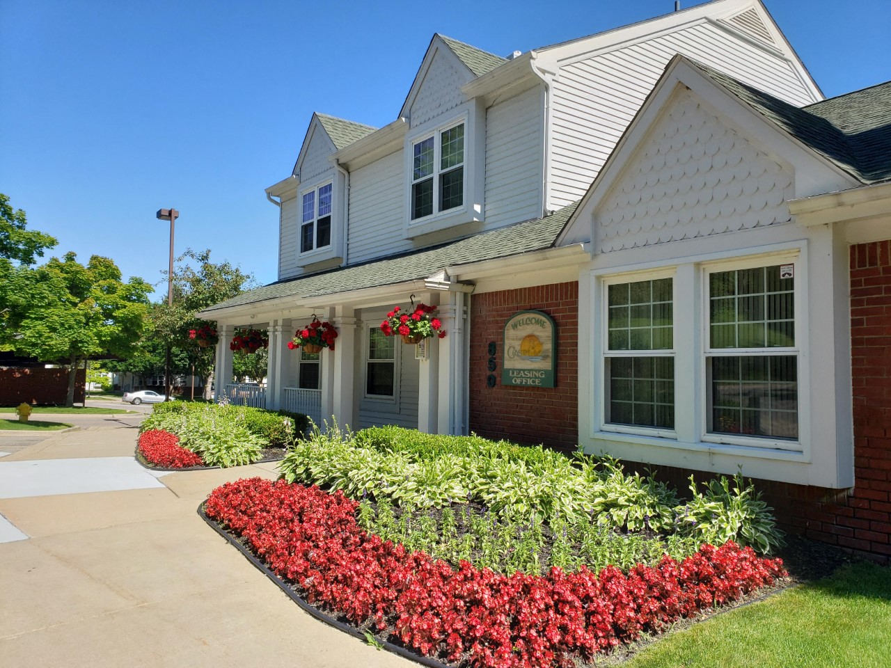 Photos and Video of Crystal Lake Apartments in Pontiac, MI